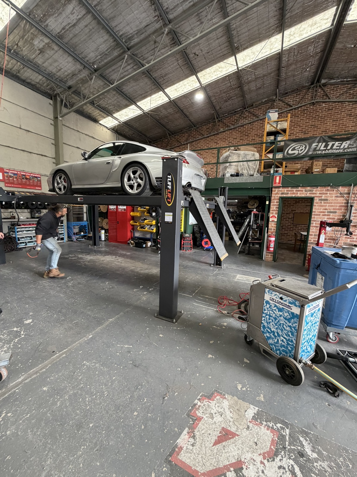 Porsche 911 (996) — Underbody and Wheel-Arch Dry Ice Clean